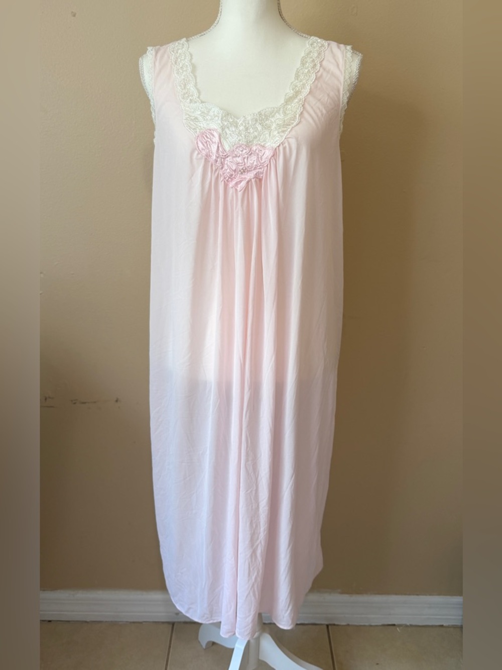 VINTAGE LORRAINE NYLON NIGHTGOWN PINK 1X USA MADE LACE DETAILS